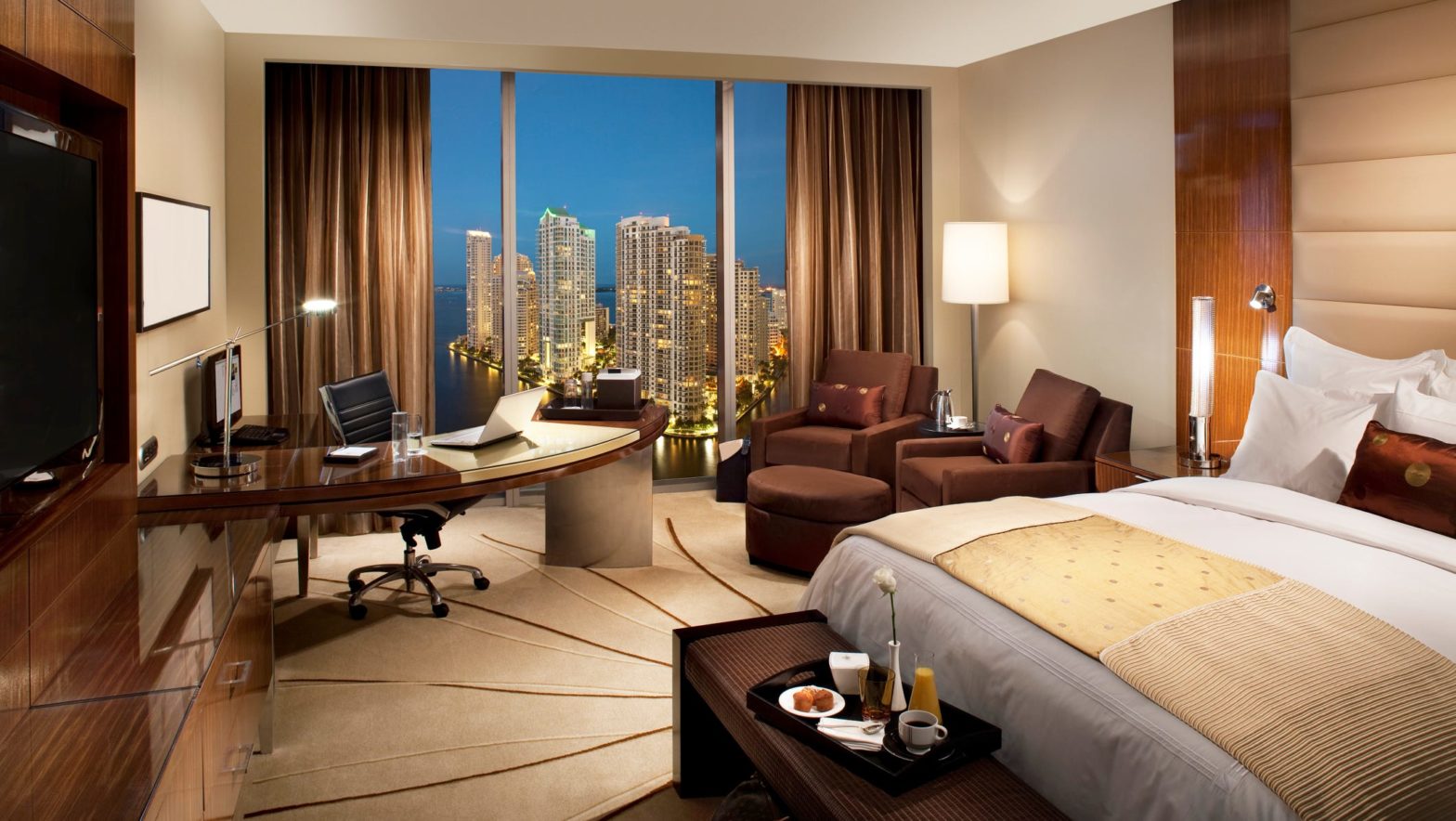 10 Hotel Booking Questions You Must Not Forget to Ask